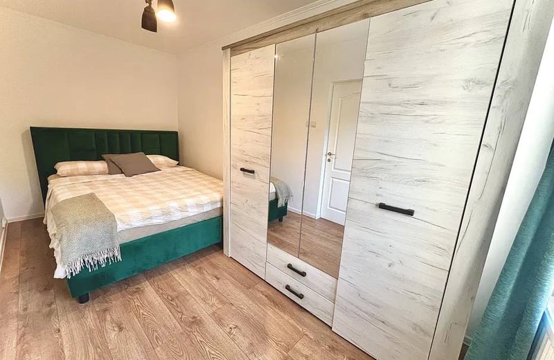 Аренда комфортной 3-комнатной квартиры с отдельной кухней, 55 м², район Инел 2, Констанца, Румыния